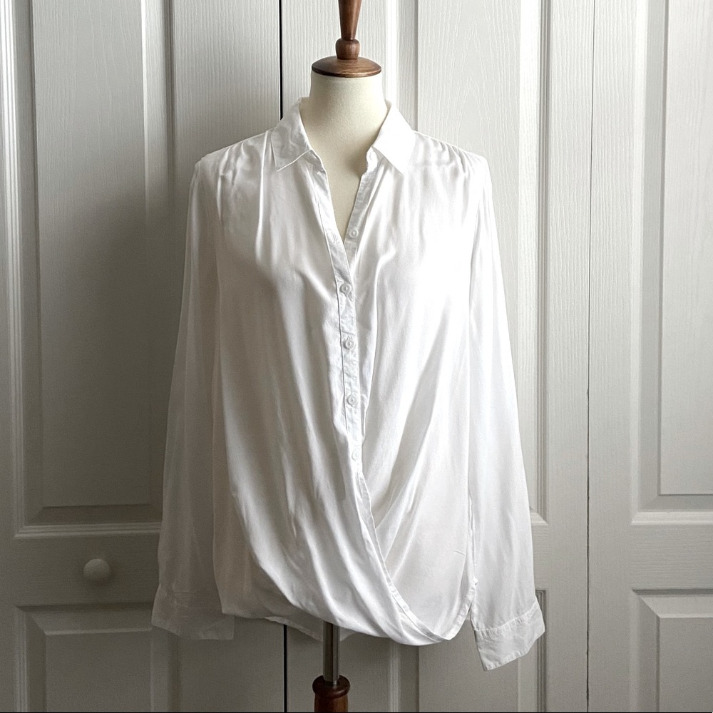 BeachLunchLounge White Wrap Front Top Sz Medium
